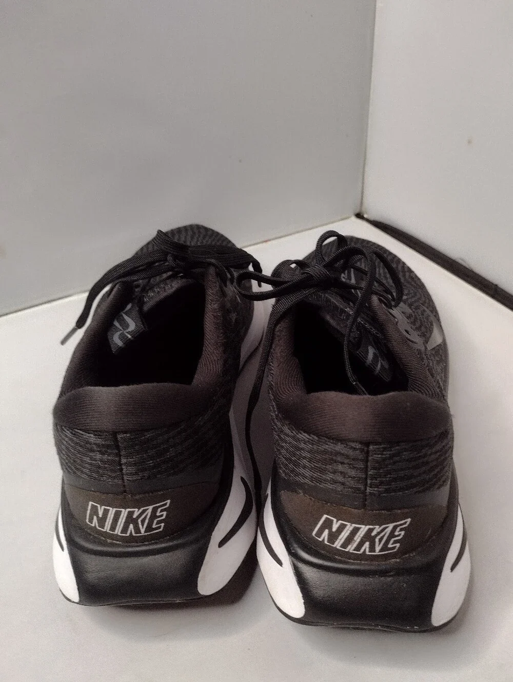 Nike Motiva Black Women's Size 9 Walking Running Shoes Sneakers F